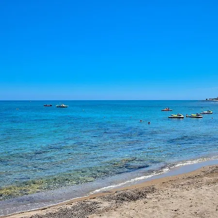 Mariza's Beachfront With Swimming Pool Analipsi (Crete)