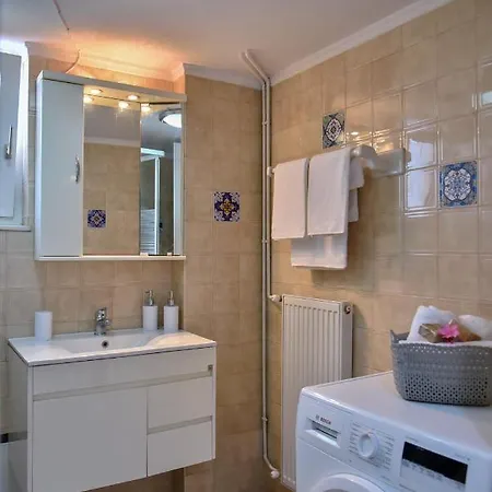 Apartamento Mariza's Beachfront With Swimming Pool