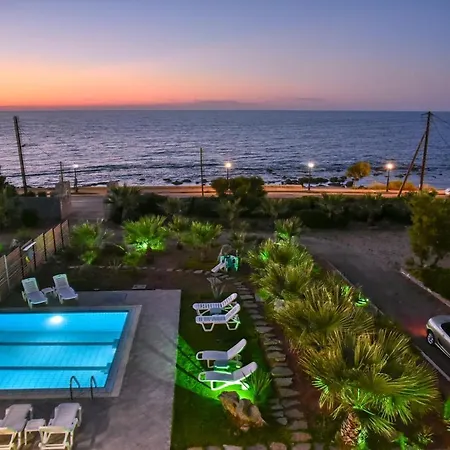 Mariza's Beachfront With Swimming Pool Appartement *