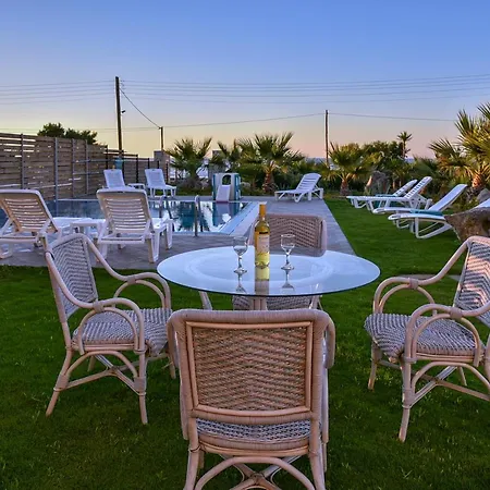 Mariza's Beachfront With Swimming Pool Appartement *