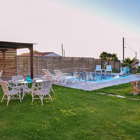 Mariza's Beachfront With Swimming Pool Análipsi